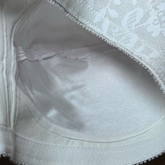 Playtex Floral Print 38C White Bra Wireless Back Closure Style 4693 - Picture 4 of 10
